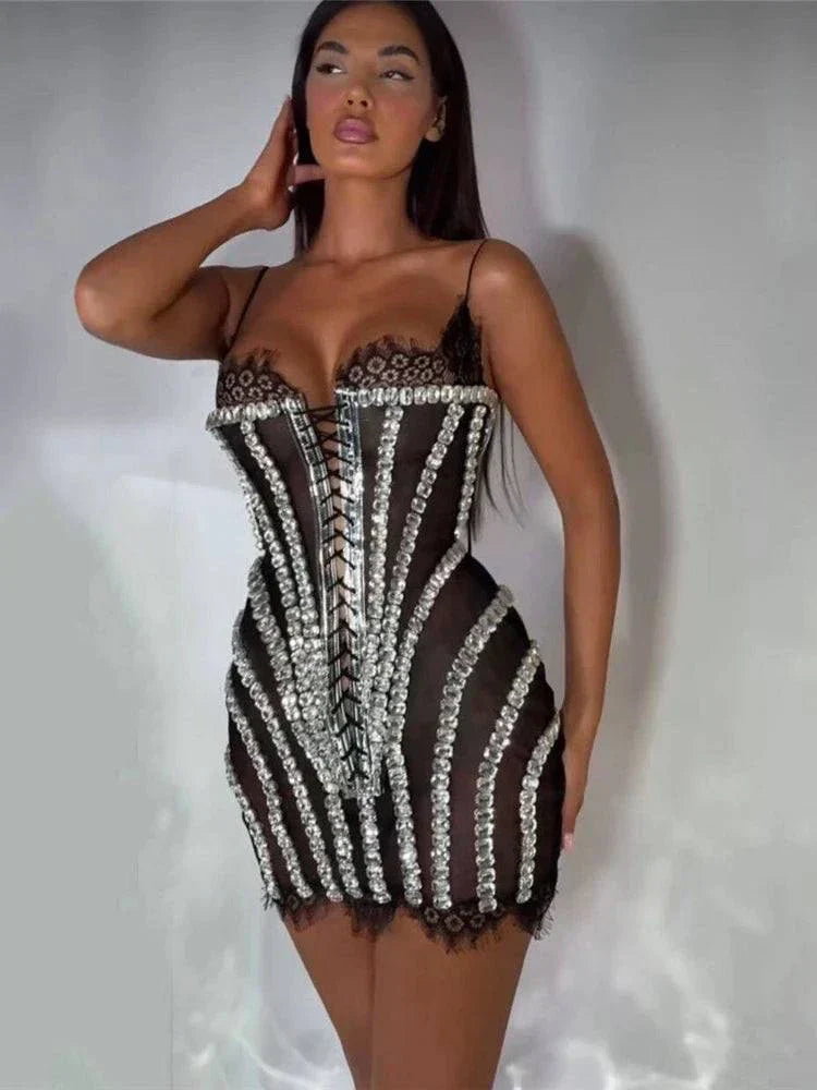 Vestido mini preto de bandagem com strass e renda estilo corset elegante para festas