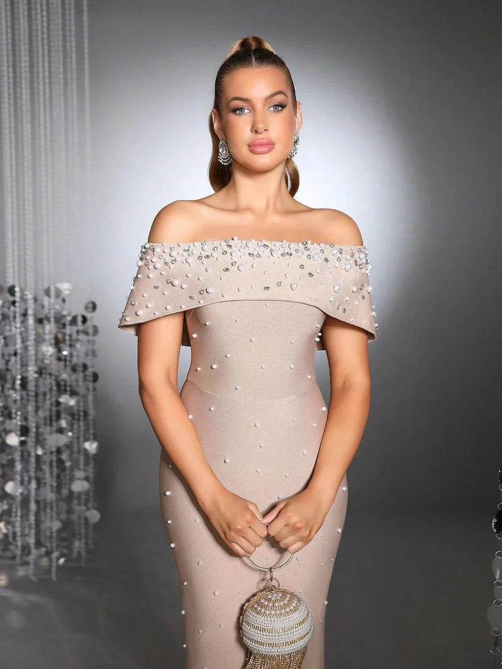 Vestido bodycon feminino sexy com pérolas e ombros descobertos para festas e eventos noturnos