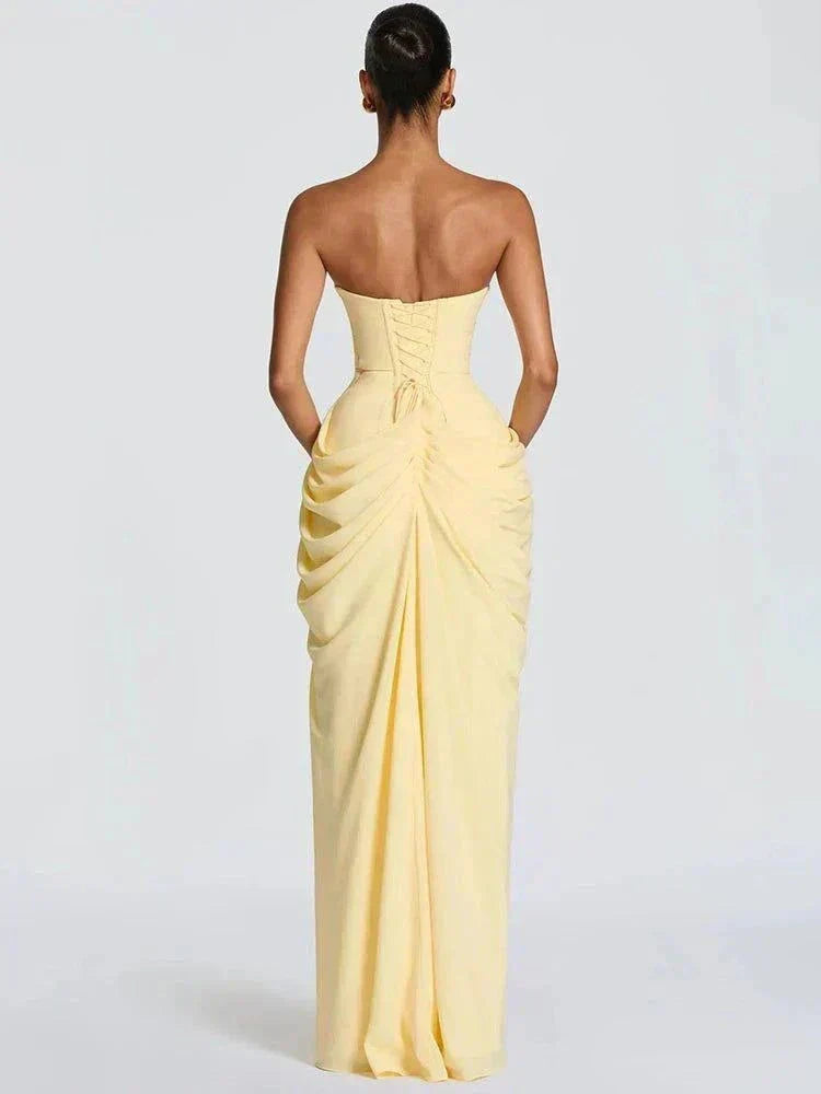 Vestido longo tomara que caia plissado com fenda lateral elegante para festa