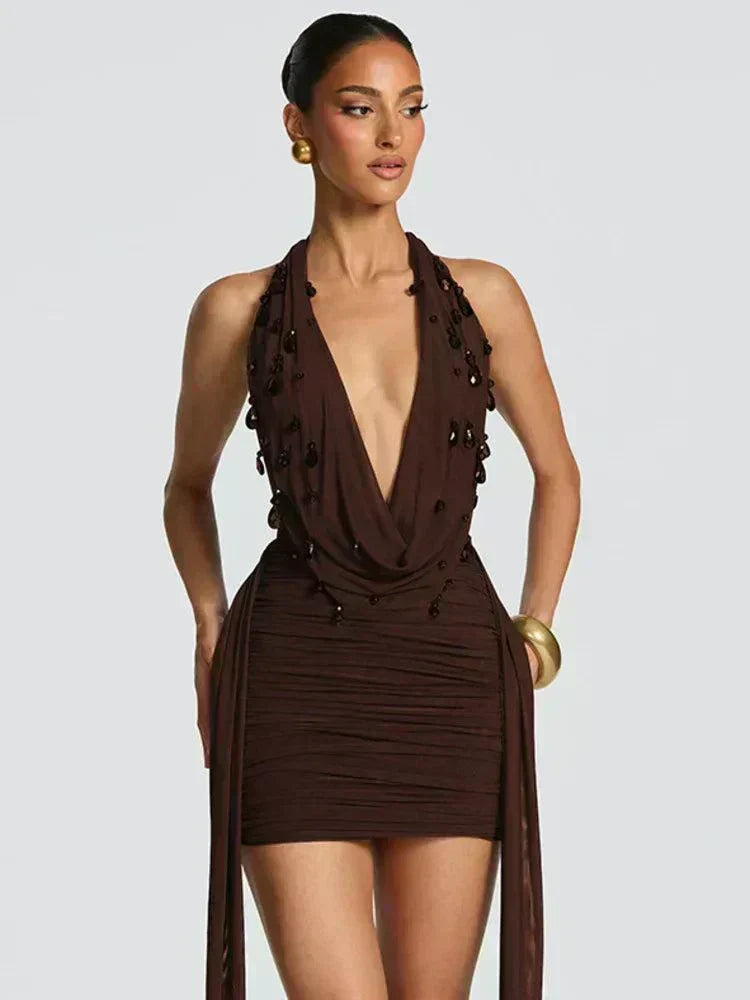 Vestido mini justo sexy com decote profundo em V halter e costas nuas para festa
