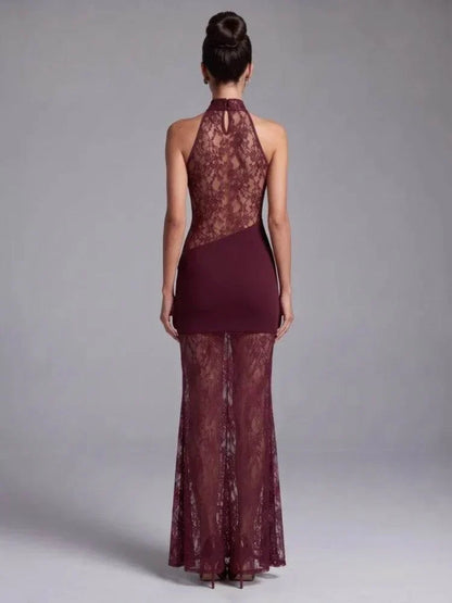 vestido borgonha comprido em renda floral transparente, com costas descobertas, cintura recortada e saia ajustada com cauda rendilhada