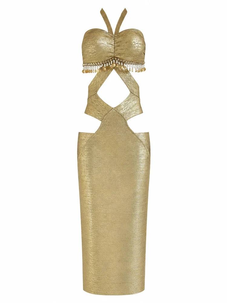 Vestido dourado metalizado de bandagem, com recortes geométricos, alças frente única e franjas de contas no busto