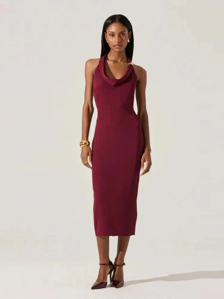 vestido midi frente única com decote degagê e aplicação metálica dourada