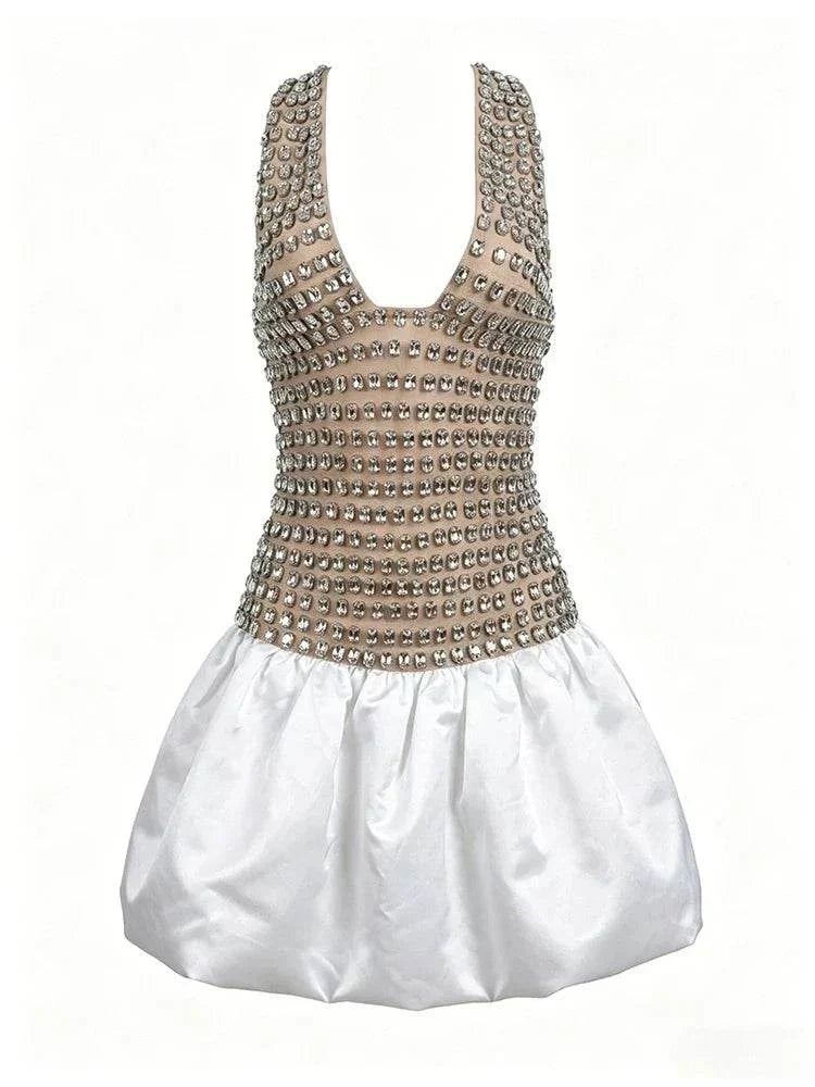 Vestido Mini com corpete em tule nude cravejado de cristais prateados e saia balão em cetim branco volumoso